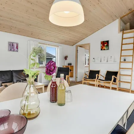 2 Bedroom Beautiful In 구드옘