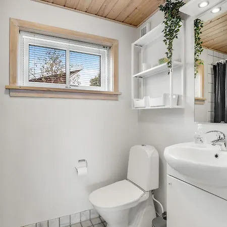 2 Bedroom Beautiful In 펜션